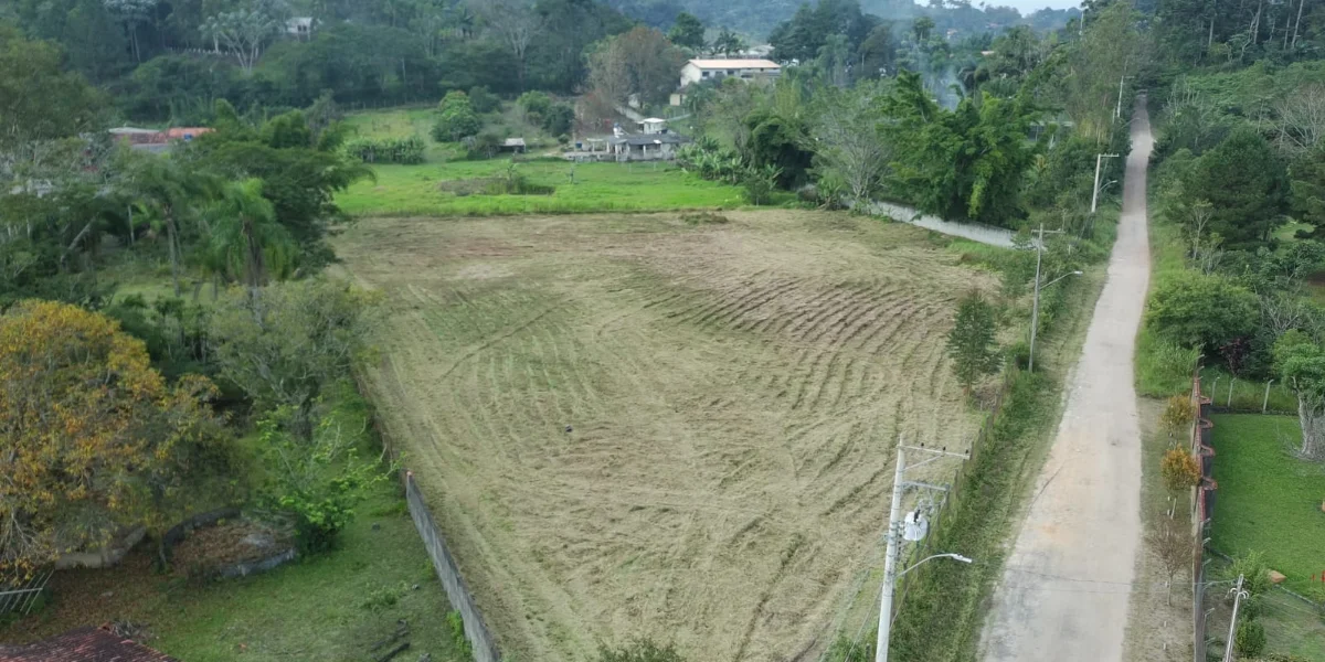 Terreno a venda plaino 2.800 metros. · Biritiba Mirim/SP