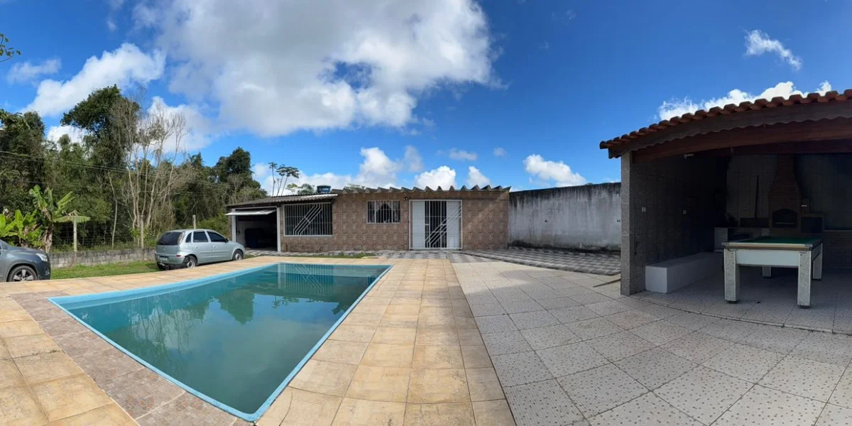 Casa com piscina. · Biritiba Mirim/SP
